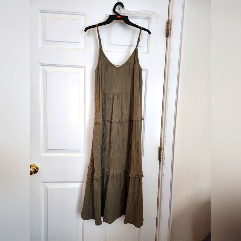 Threads 4 Thought olive green midi dress size Medium